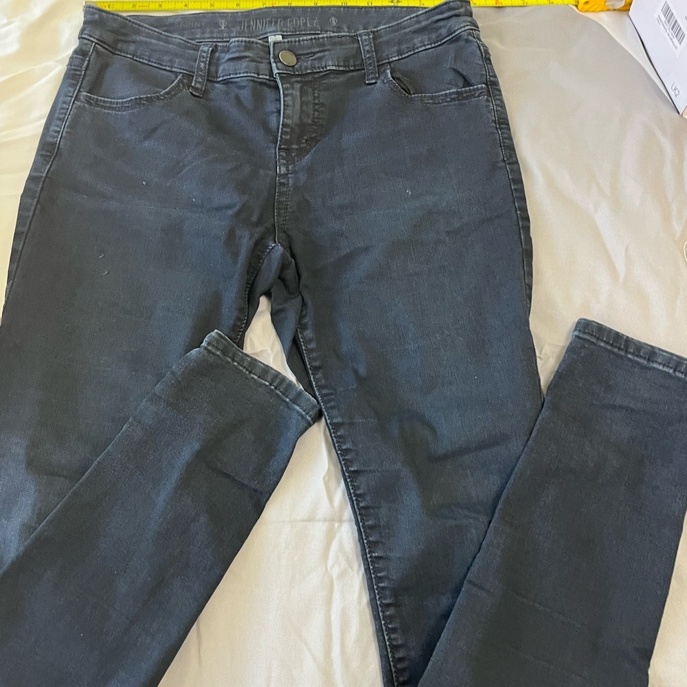 Jennifer Lopez stretchy jeans leggings.